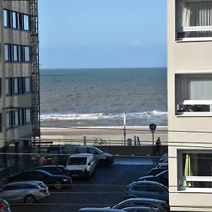 Lichtrijk 2-slaapkamerappartement Met Zeezicht En Gratis Parking Appartement Oostende